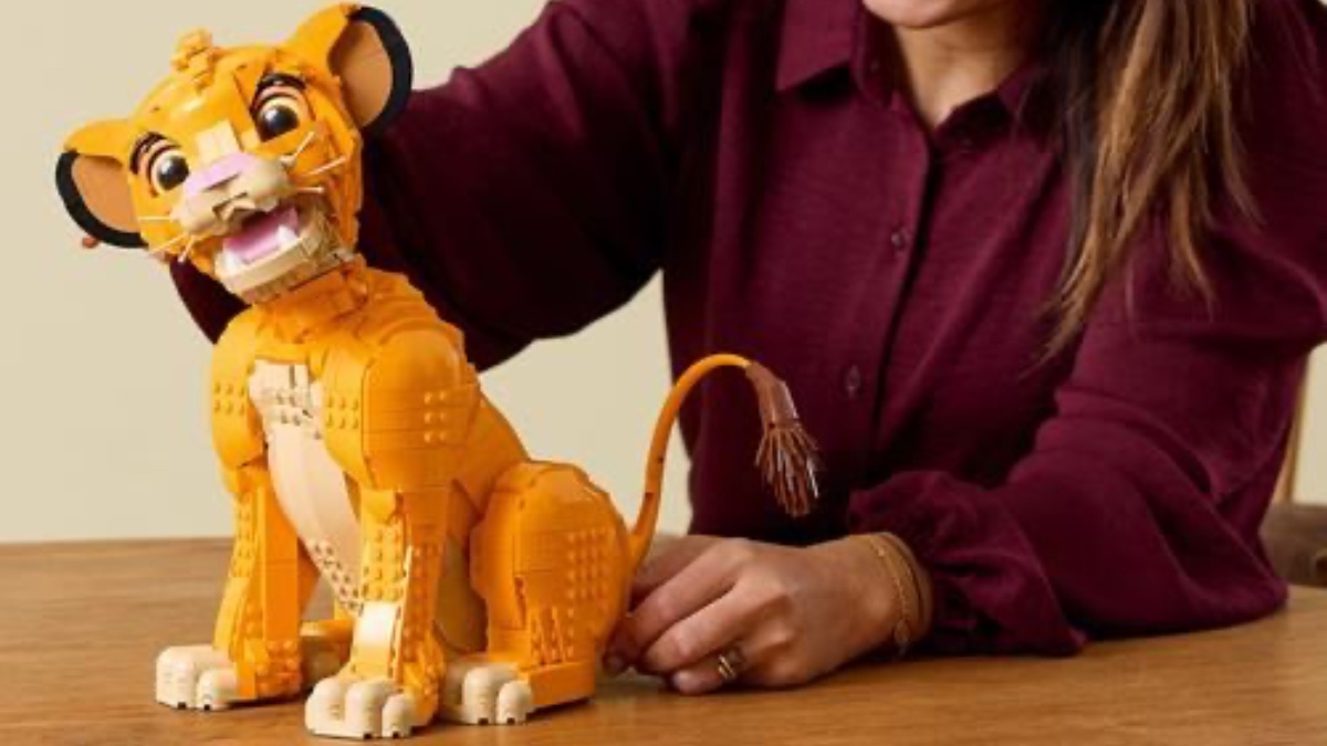 LEGO Disney 18+ 43247 Simba the Lion King revealed