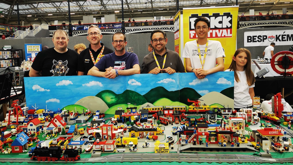What it's really like displaying at LEGO events, according to builders