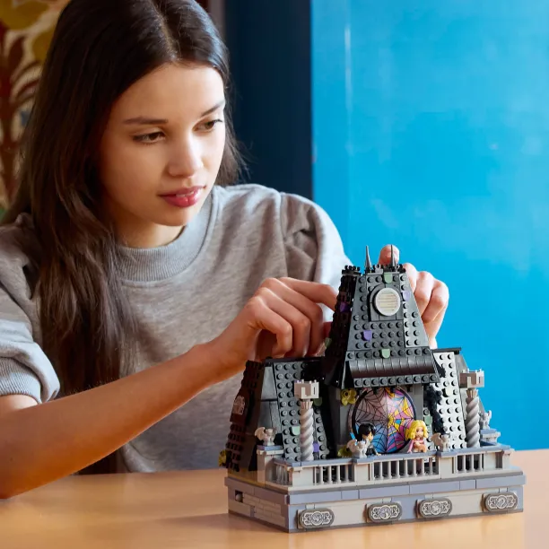 LEGO Wednesday 76781 Wednesday Enids Dorm Room 14