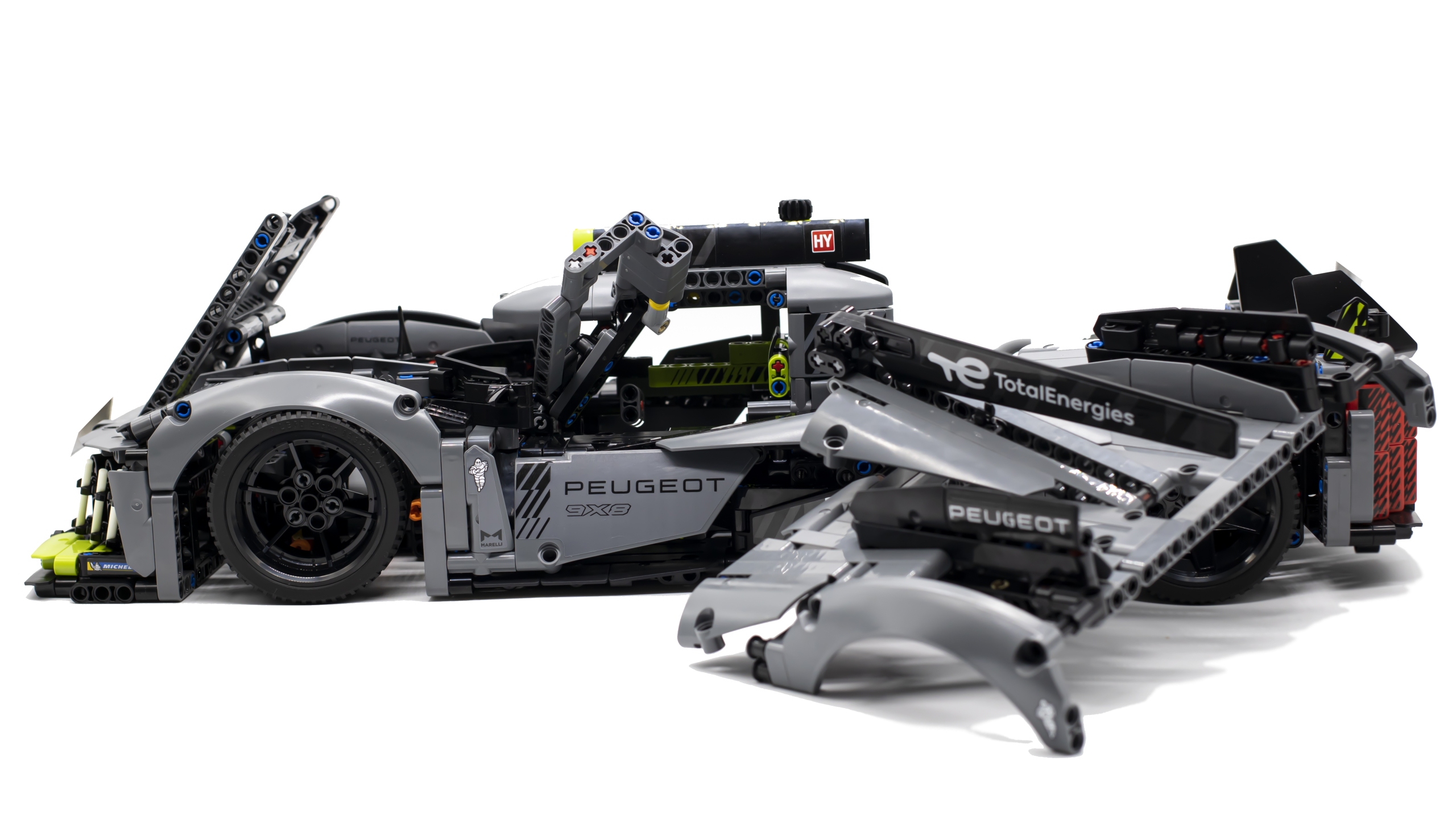 LEGO Technic 42156 PEUGEOT 9X8 24H Le Mans Hybrid Hypercar 20 scaled