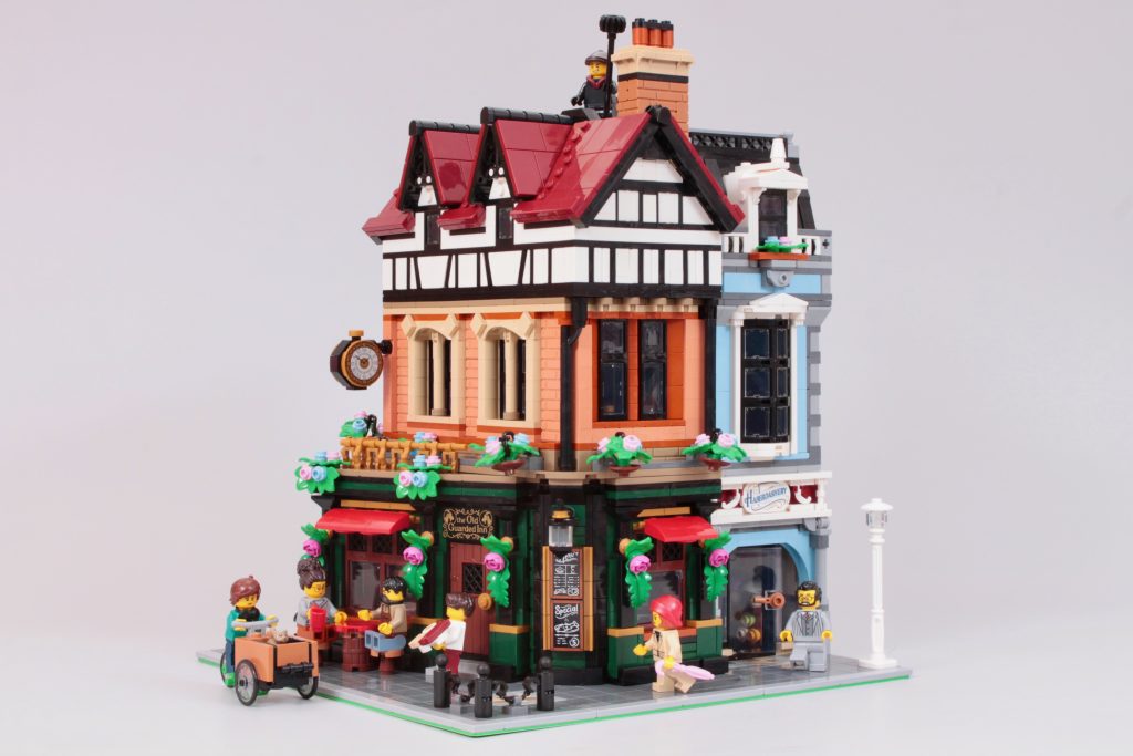 LEGO Icons 10350 Tudor Corner review 1 1024x683