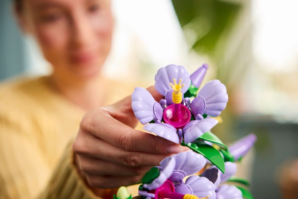 LEGO Botanicals 10372 Hibiscus 12 1024x683