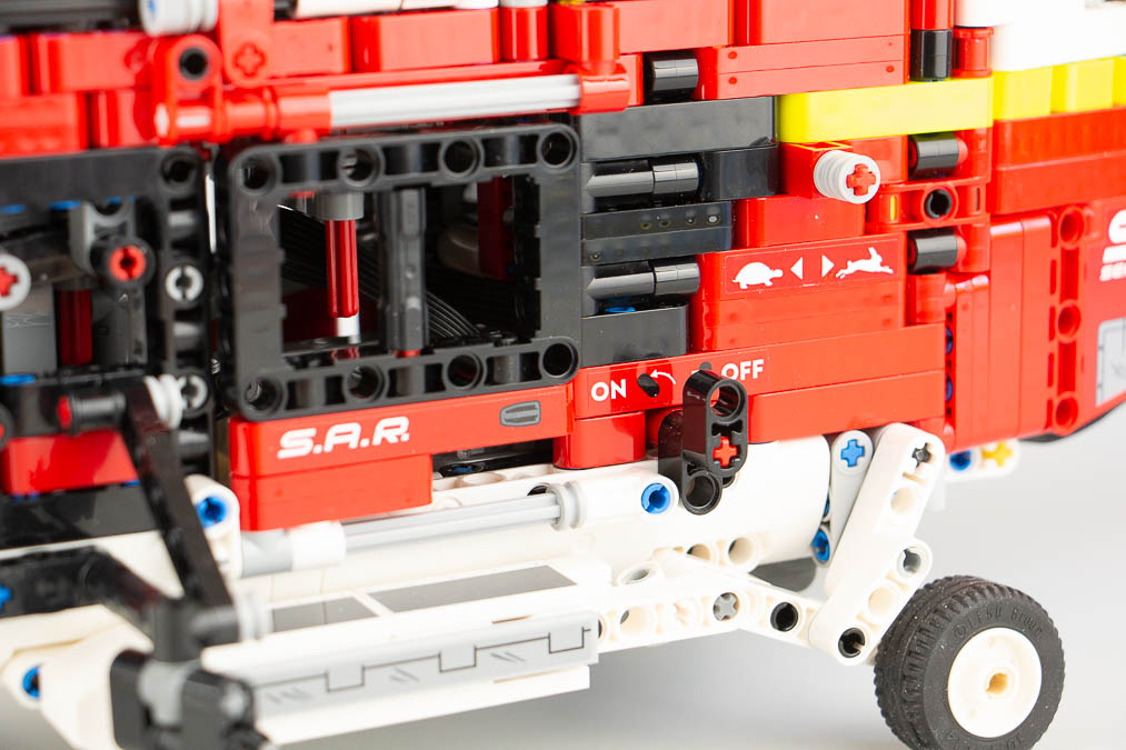 42145 Technic Airbus H175 Rescue Helicopter 2