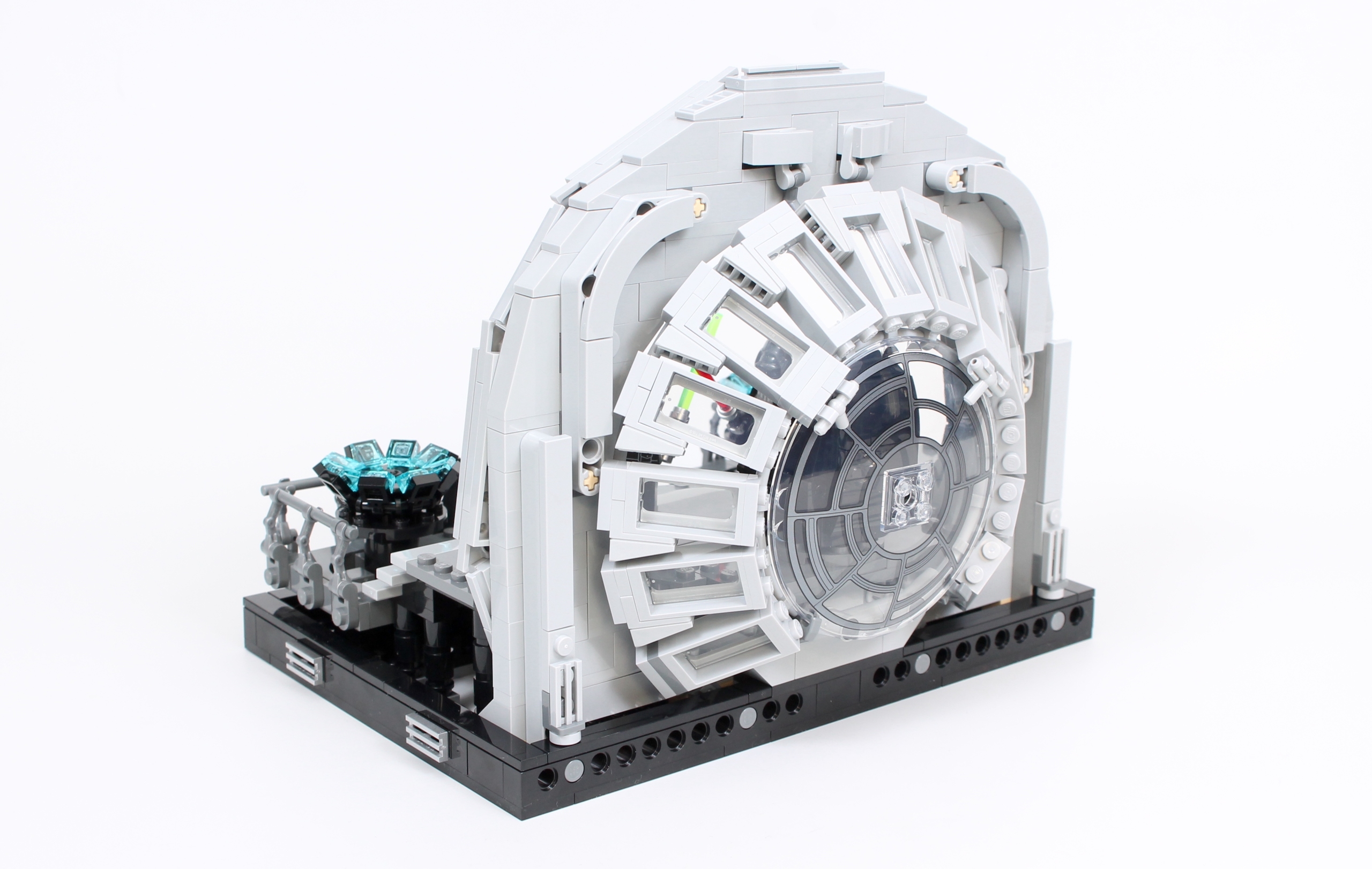 LEGO Star Wars 75352 Emperors Throne Room Diorama review 6 scaled