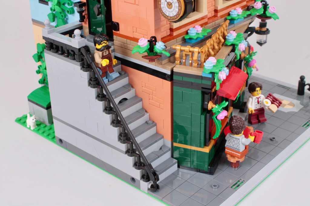 LEGO Icons 10350 Tudor Corner review 20 1024x683
