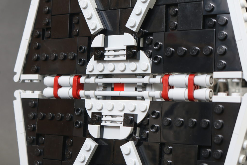 Build a LEGO Mandalorian Outland folding TIE Fighter 47 1