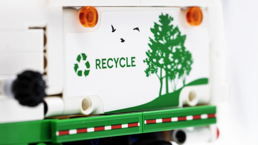 LEGO Technic 42167 Mack LR Electric Garbage Truck 22 1024x576
