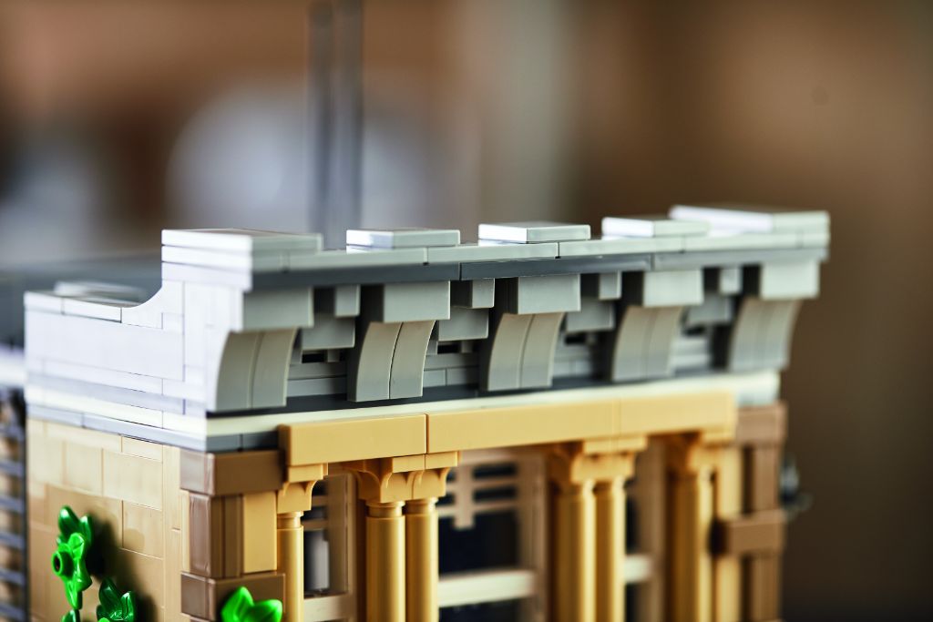 LEGO 10278 Modular Buildings Collection Police Station 37
