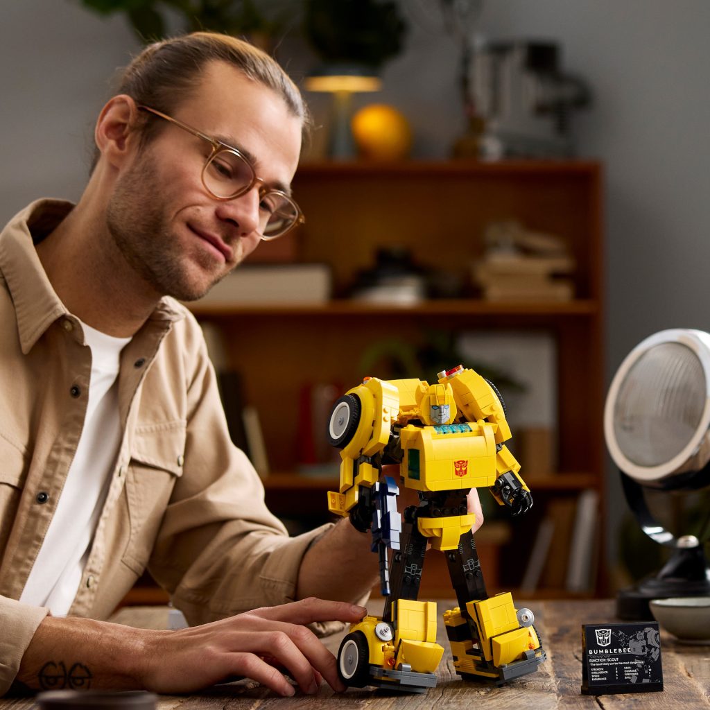 LEGO Icons Transformers 10338 Bumblebee 20 1024x1024