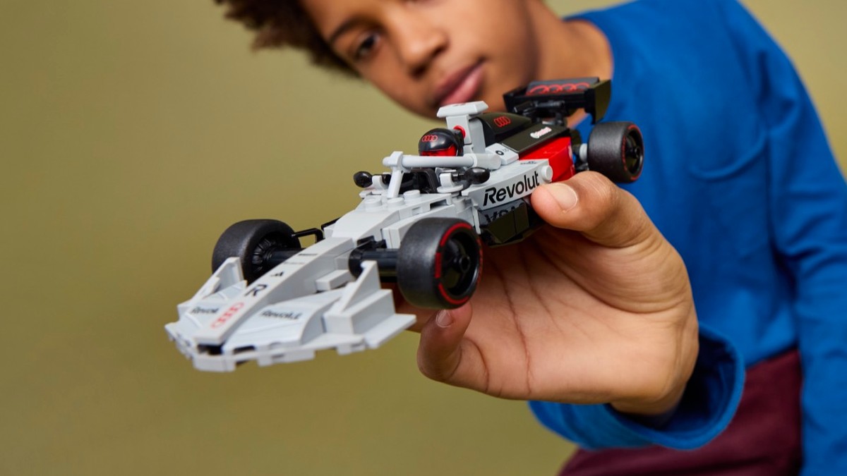 What's new in LEGO Speed Champions 77259 Audi Revolut F1 Team R26