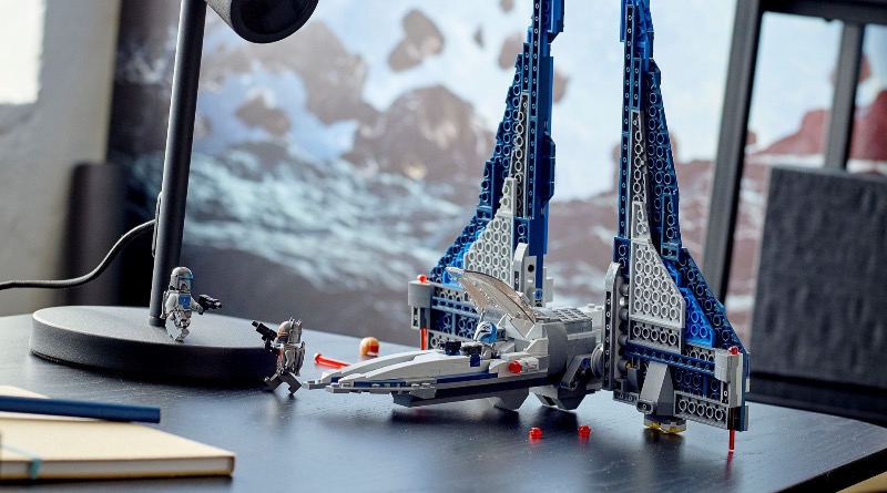 The official images for LEGO Star Wars 75316 Mandalorian Starfighter are hugely misleading