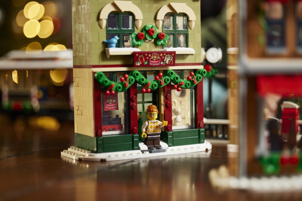 LEGO Winter Village 10308 Holiday Main Street 15 1024x683