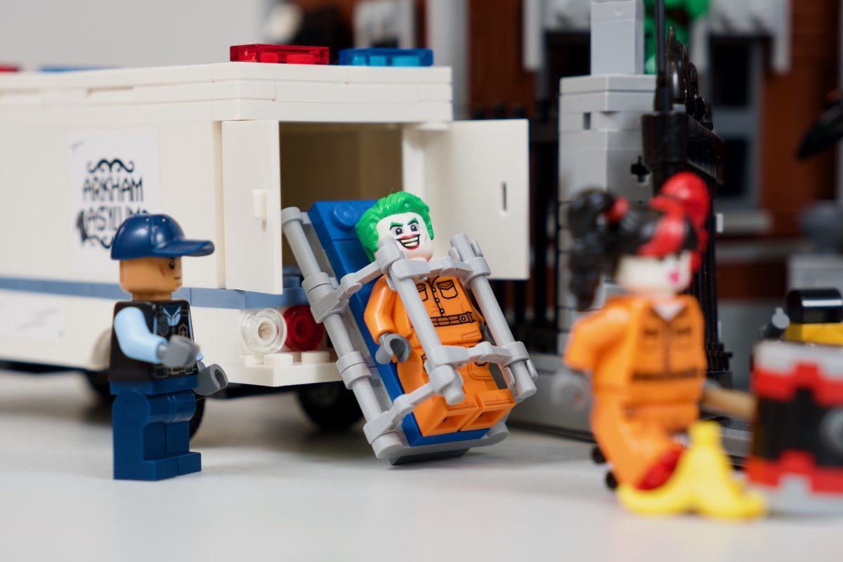 LEGO Batman DC 76300 Arkham Asylum mod 29 1200x800
