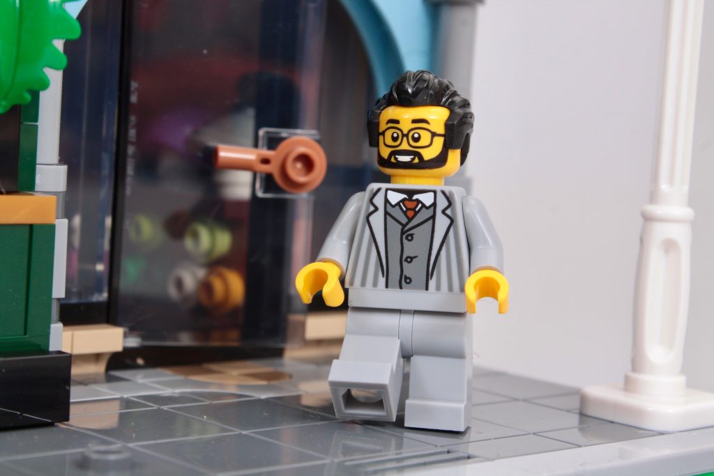 LEGO Icons 10350 Tudor Corner review 13 1024x683