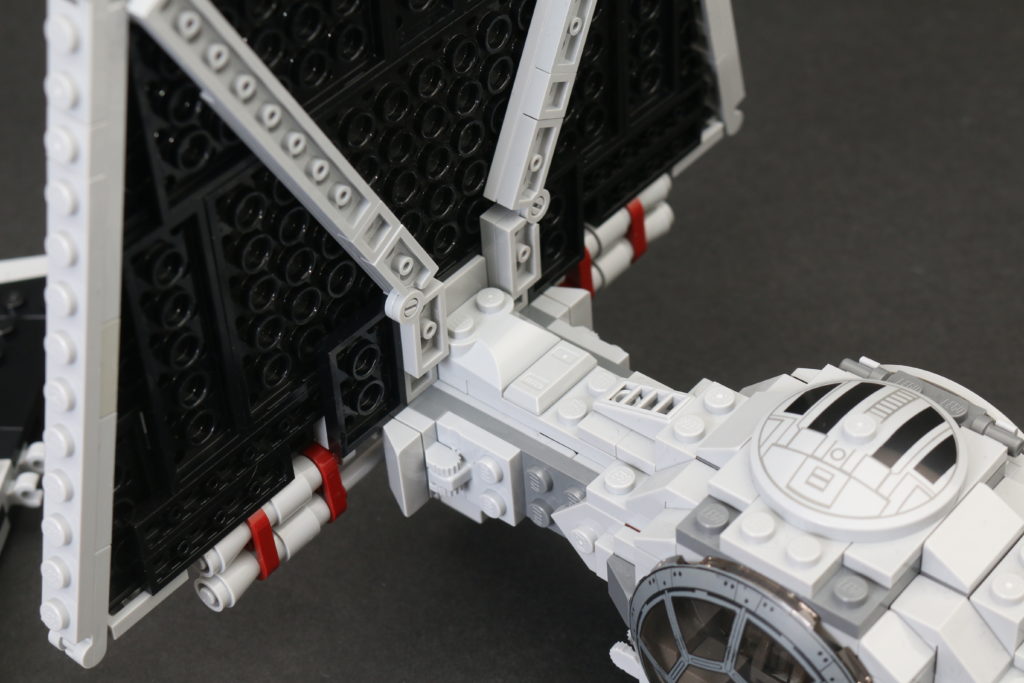 Build a LEGO Mandalorian Outland folding TIE Fighter 21