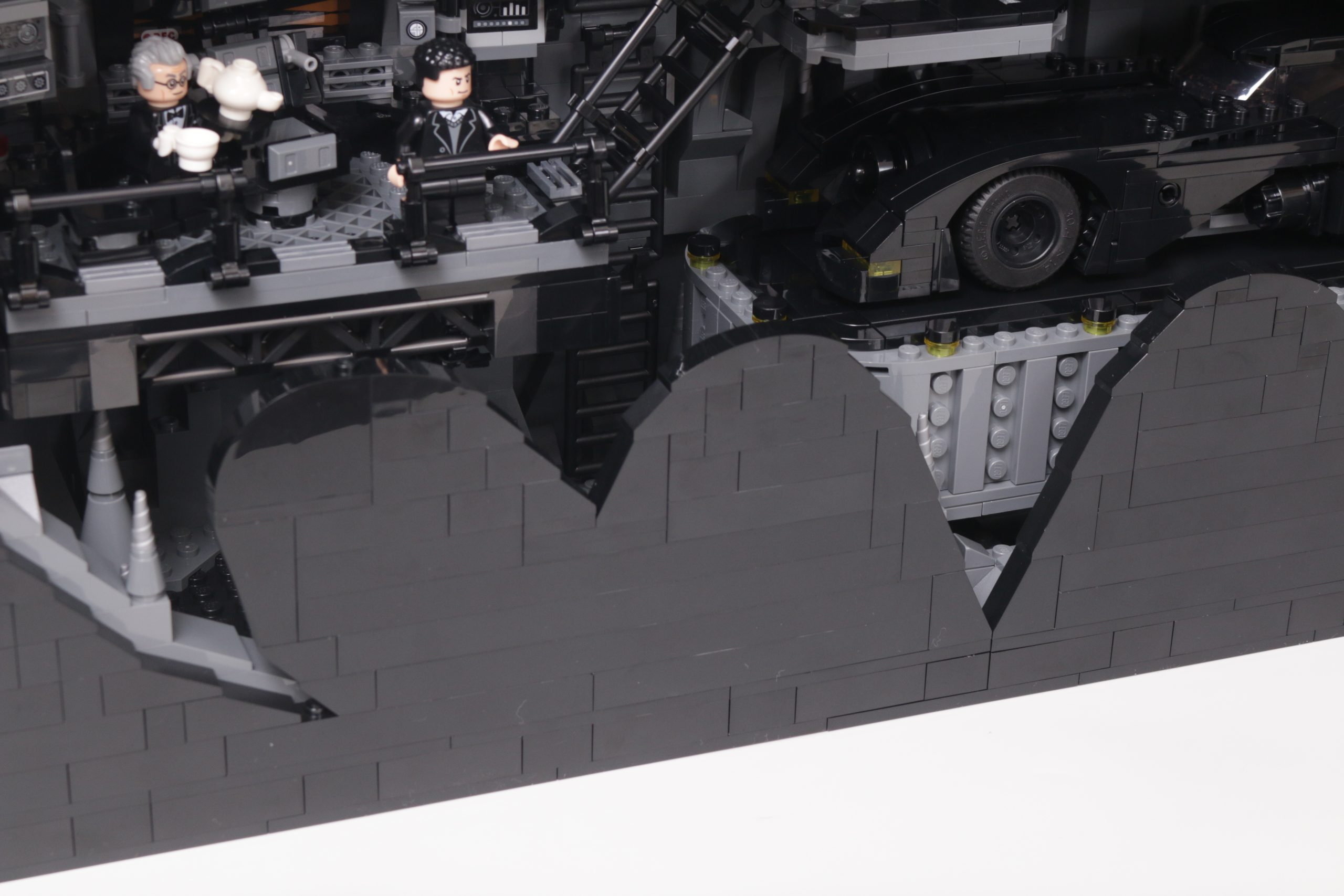 LEGO Batman 76252 Batcave – Shadow Box review 50 scaled