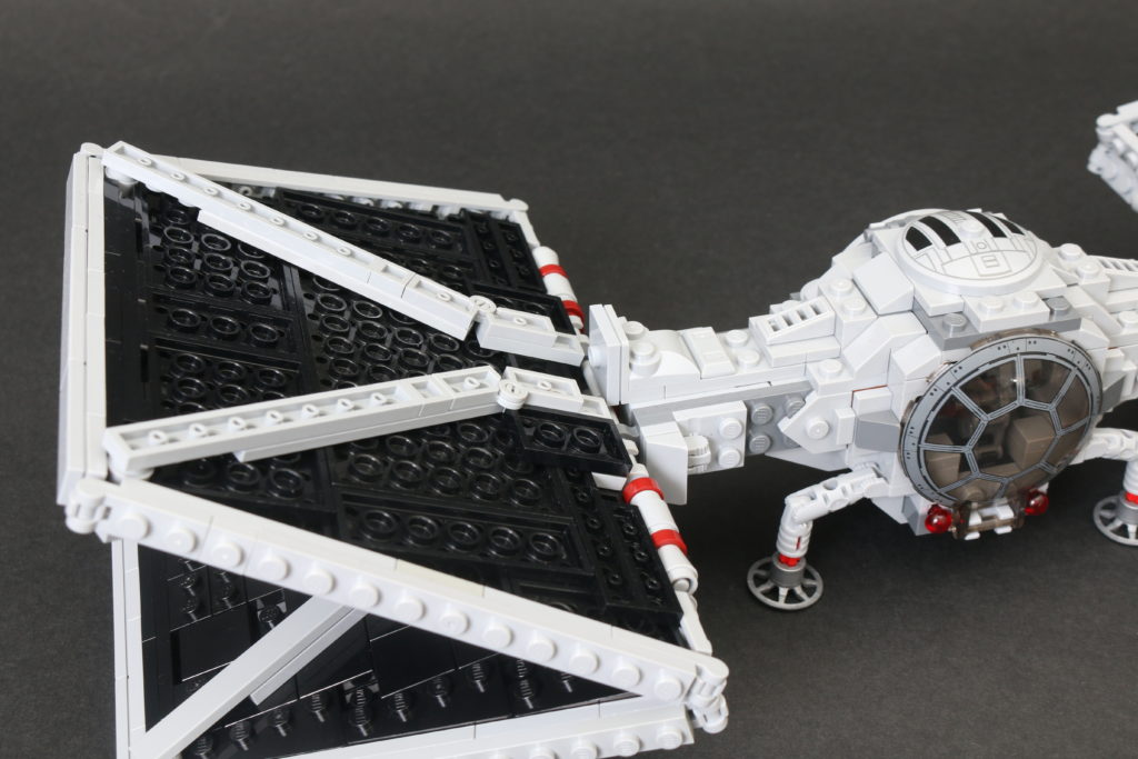 Build a LEGO Mandalorian Outland folding TIE Fighter 39