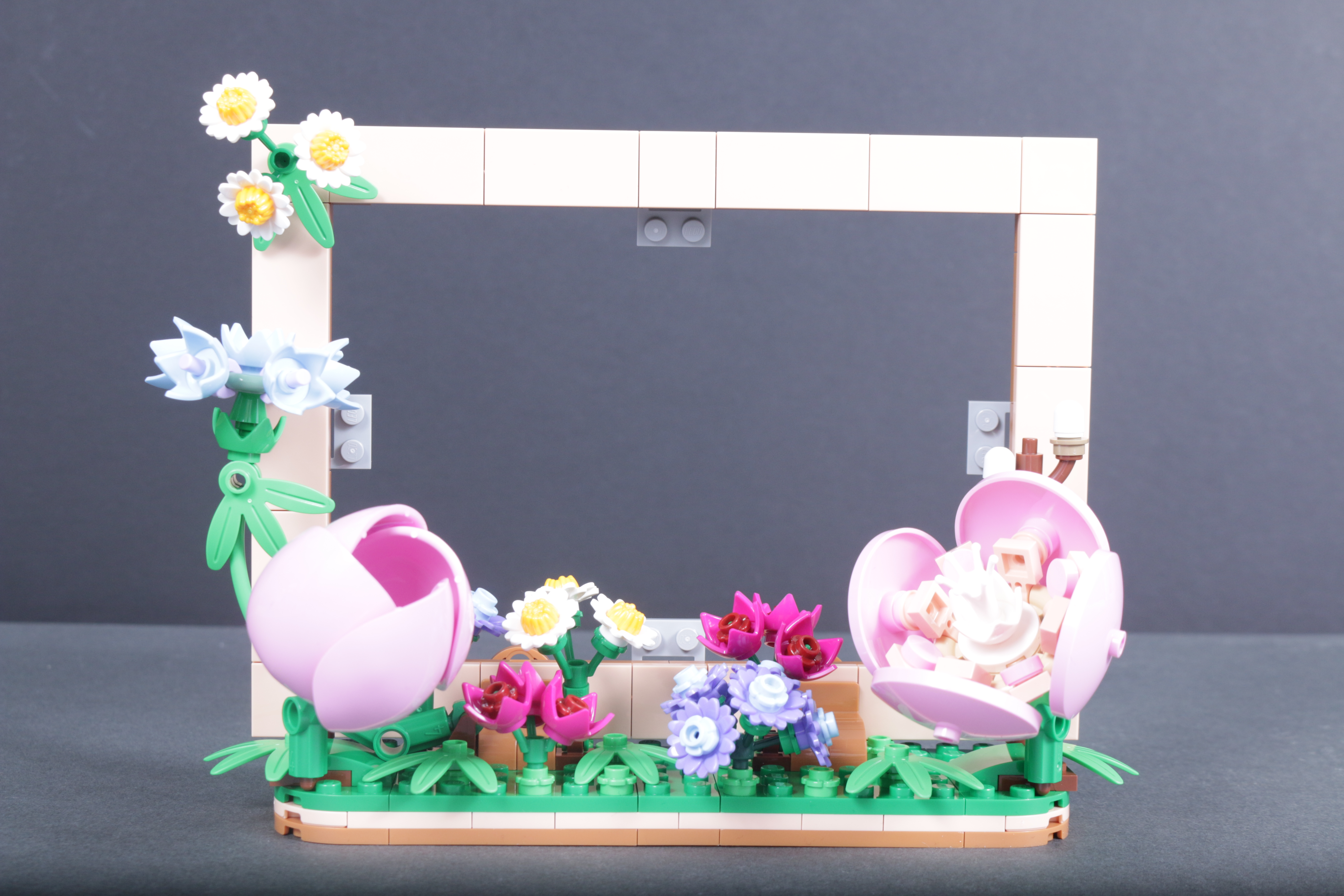 LEGO Botanicals 40916 Floral Picture Frame GWP review 1