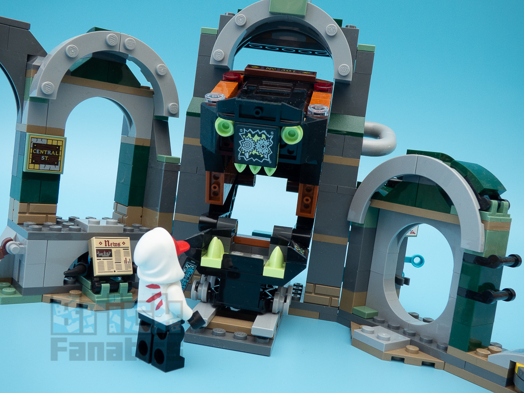 LEGO Hidden Side 70430 Newbury Subway 11