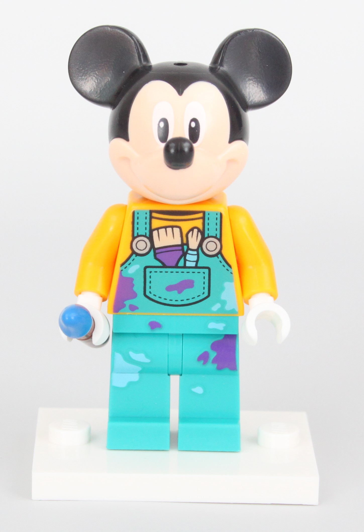 LEGO Disney 43221 100 Years of Disney Animation Icons review 14