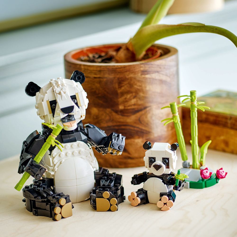 LEGO Creator 3 in 1 31165 Wild Animals Panda Family 7