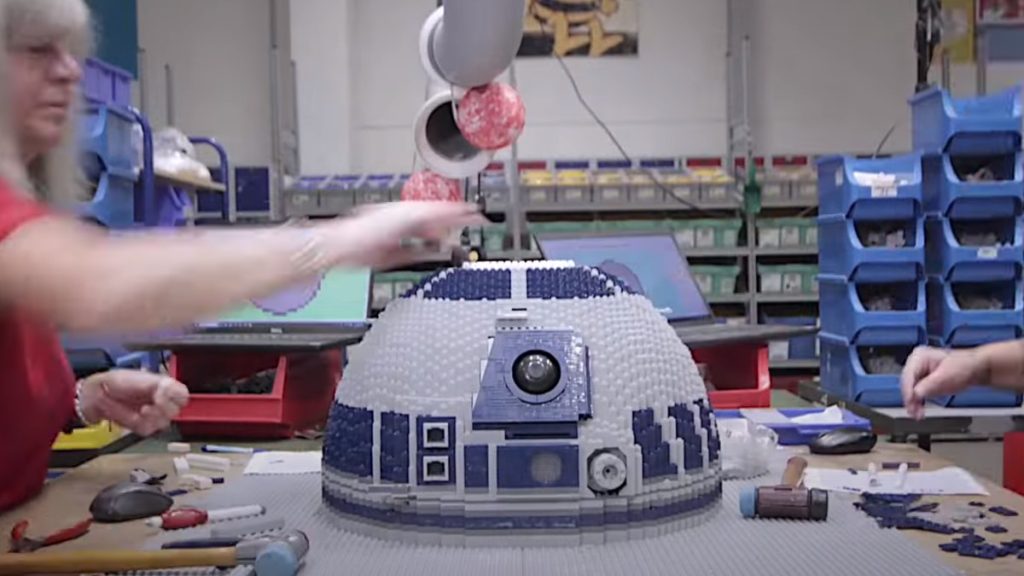 lego star wars 25th anniversary massive R2 D2 featured 1024x576