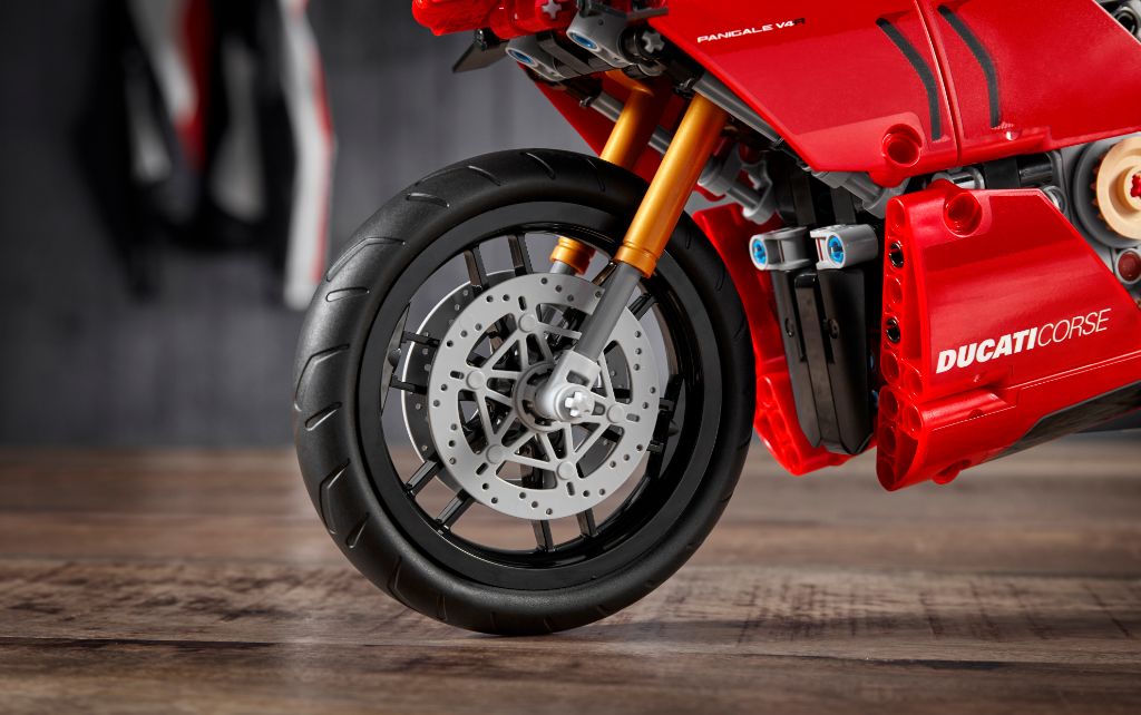 LEGO Technic 42107 Ducati Panigale V4 R 6