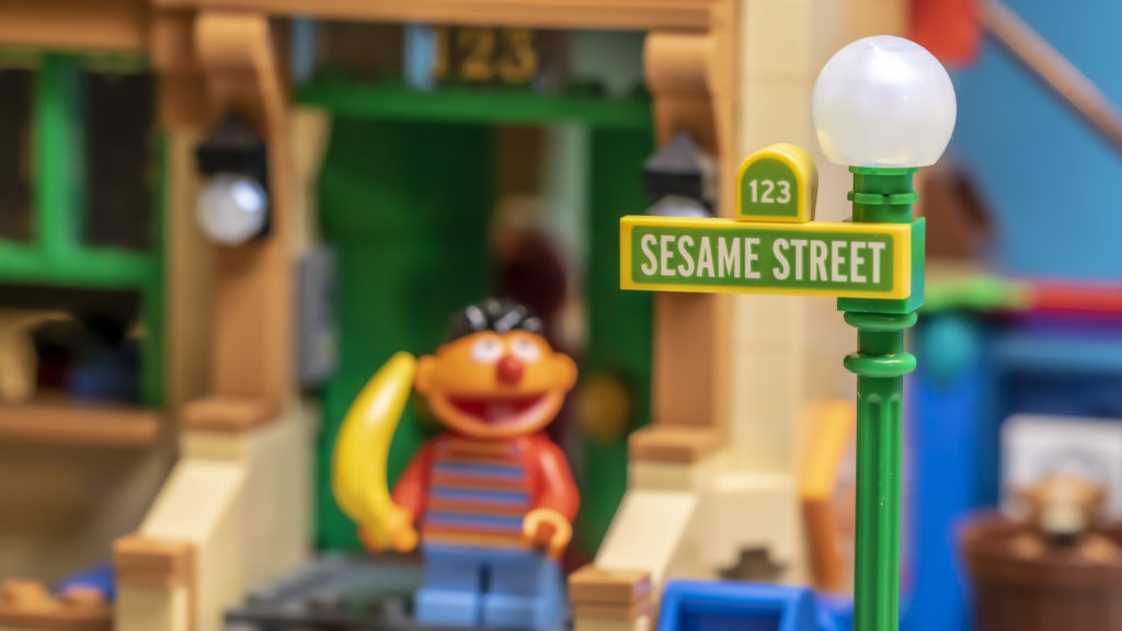 LEGO Ideas 21324 123 Sesame Street – 10 Easter eggs