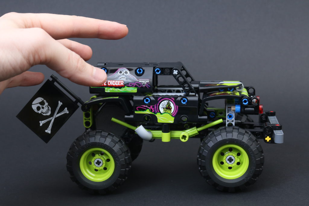 LEGO Technic 42118 Monster Jam Grave Digger review 6
