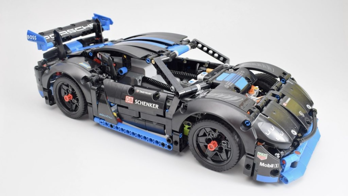 LEGO Technic 42176 Porsche GT4 e-Performance Race Car review