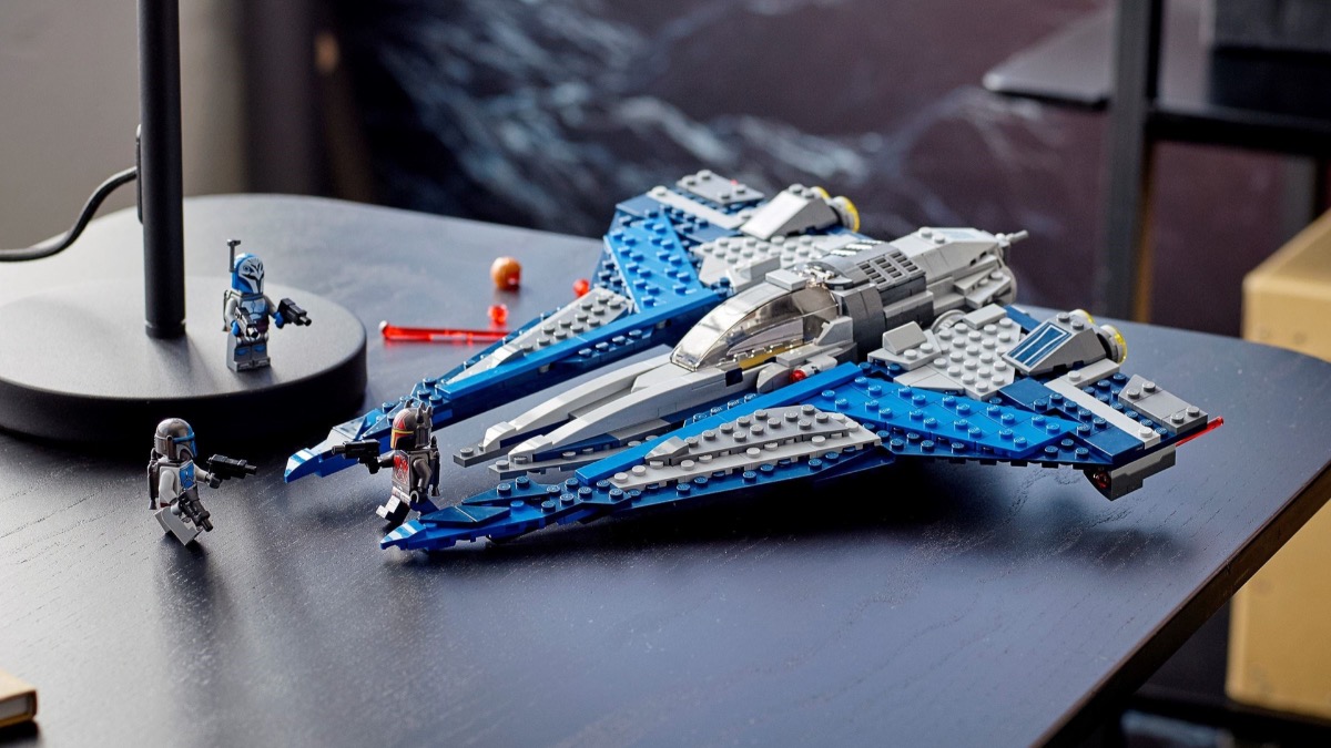 Grab a free minifigure in the latest LEGO Star Wars magazine