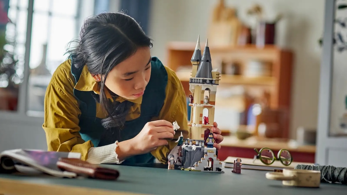 LEGO has wisely delayed the retirement of one new Hogwarts Castle set