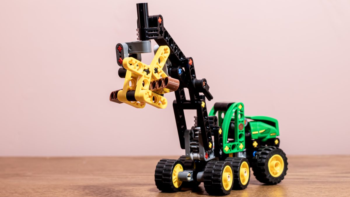 LEGO Technic 42218 John Deere 1470H Wheeled Harvester 6 1200x675