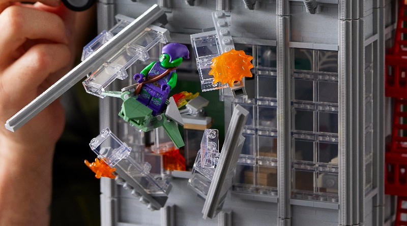 You can fix the window in LEGO Marvel 76178 Daily Bugle using just the set