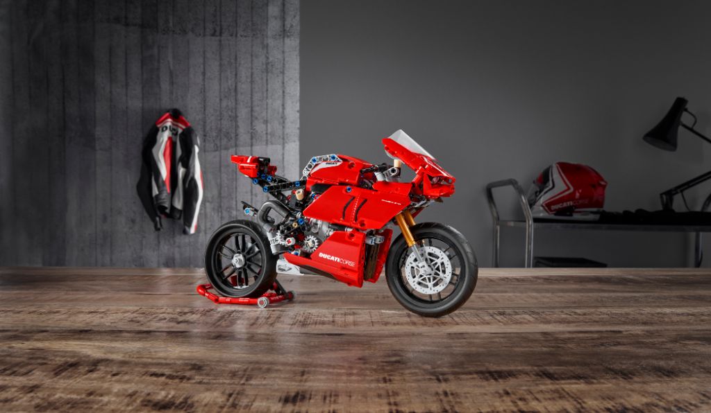LEGO Technic 42107 Ducati Panigale V4 R 2