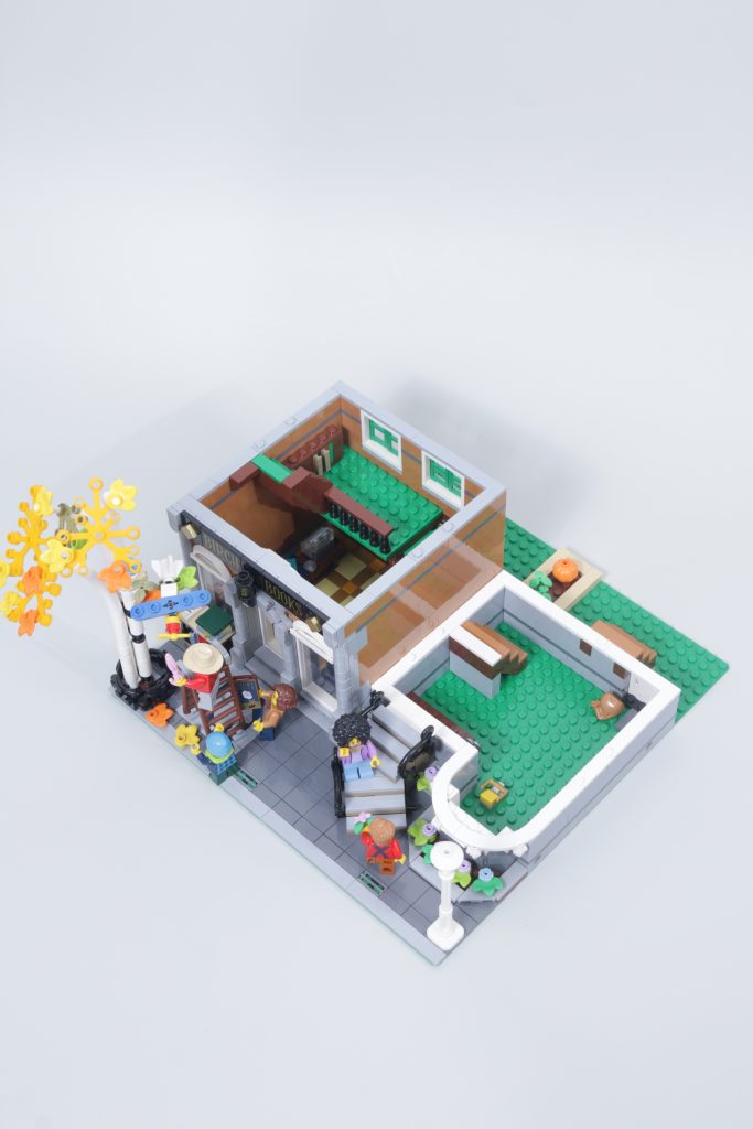 LEGO Icons 10350 Tudor Corner second review plus comparison with 10251 Brick Bank and 10270 Bookshop 31 683x1024
