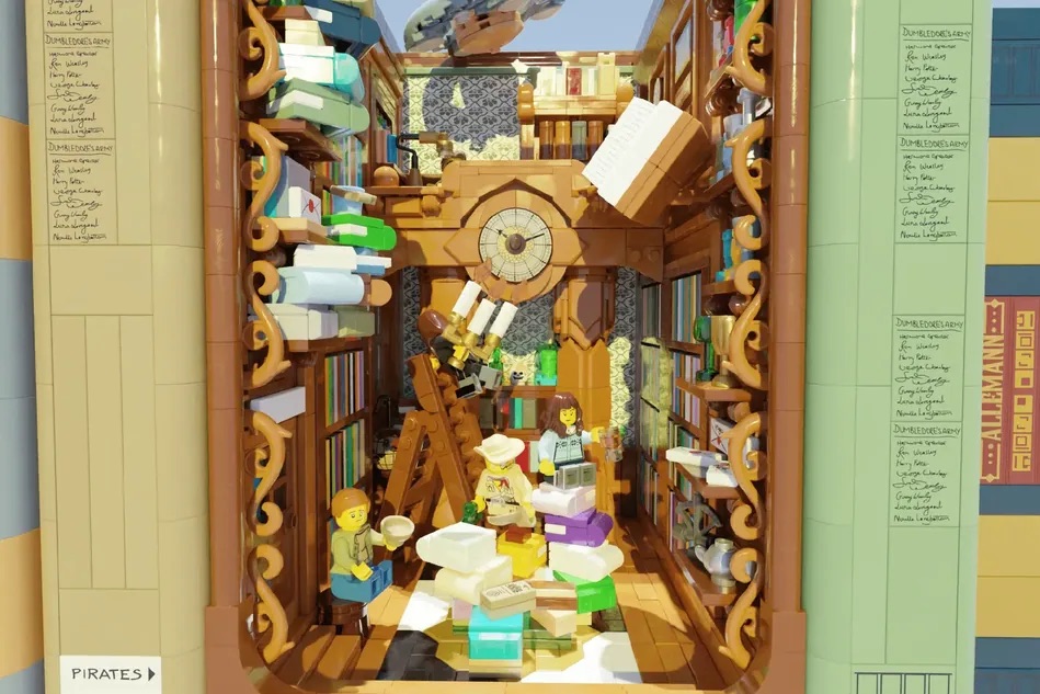 LEGO Ideas Booknook Story Laboratory 2