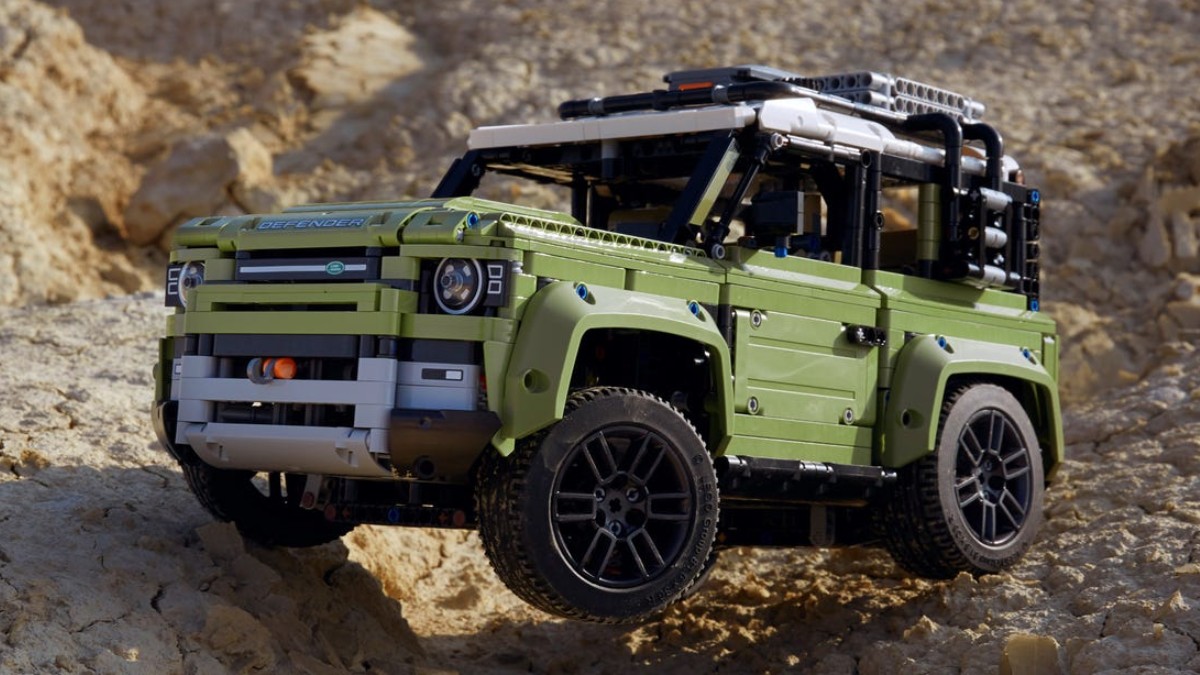 Zavvi reduces LEGO Technic 42110 Land Rover Defender by 28%