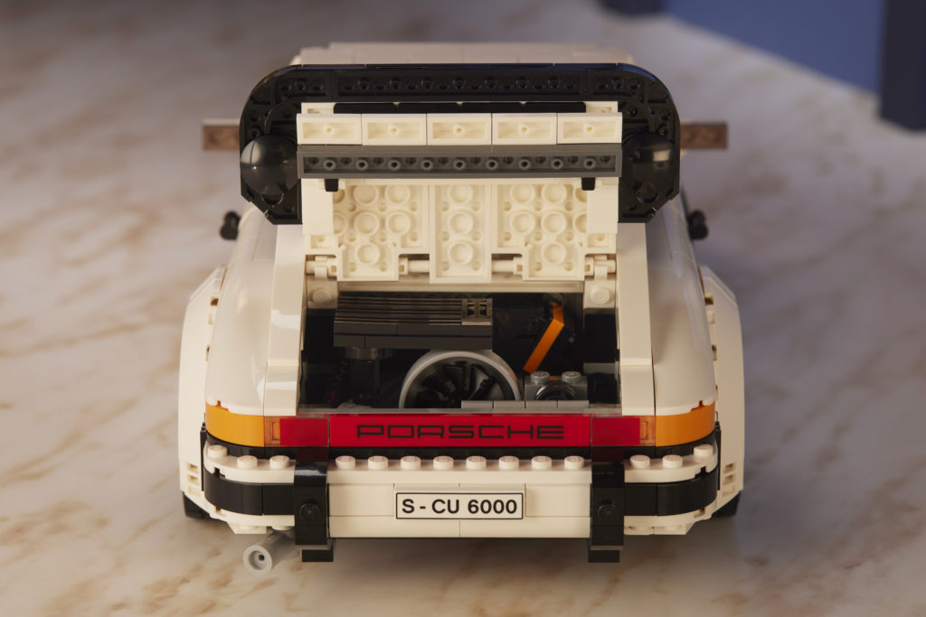 LEGO 10295 Porsche 911 showroom 1