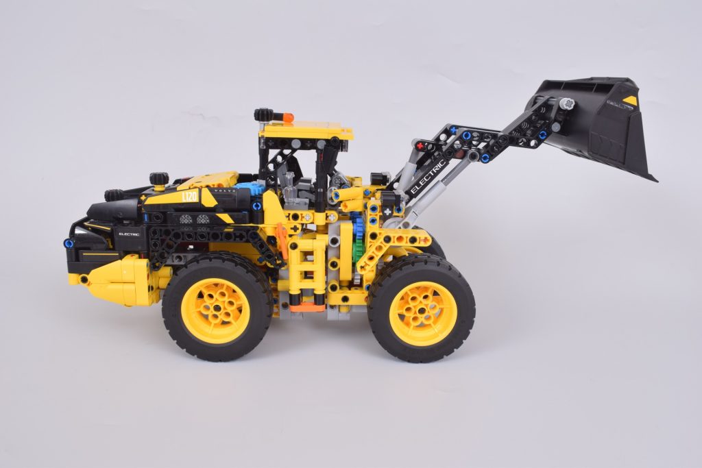 LEGO Technic 42209 Volvo L120 Electric Wheel Loader review 10 1024x683