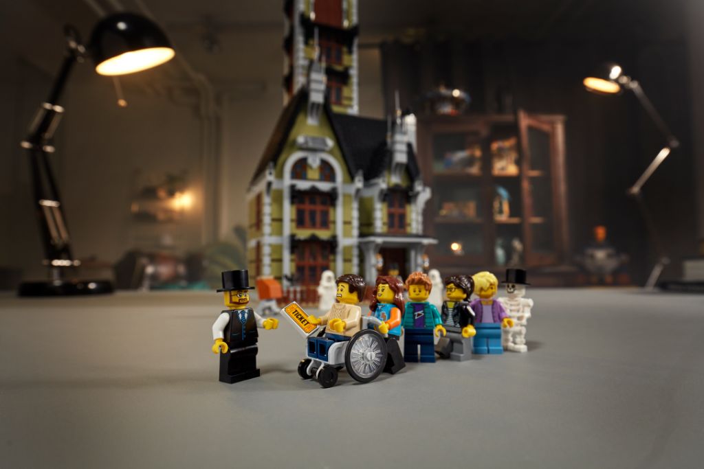 LEGO 10273 Haunted House 23