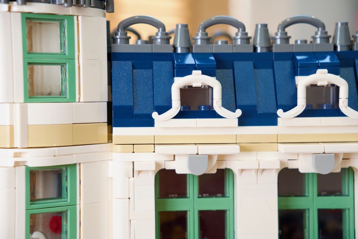 LEGO Icons 11371 Shopping Street review 11 1200x800