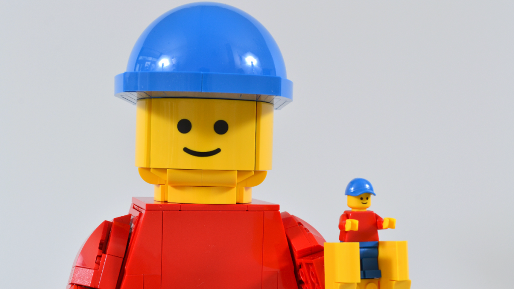 LEGO 40649 Up Scaled LEGO Minifigure featured image 1024x576