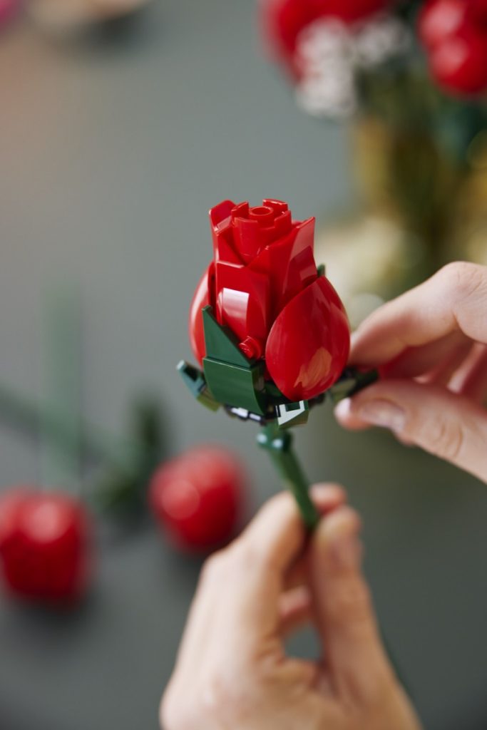 LEGO Icons 10328 Bouquet of Roses14 683x1024