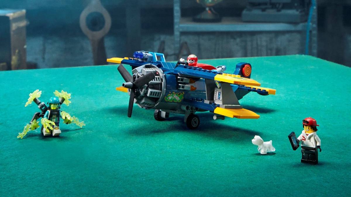 LEGO Hidden Side 70429 El Fuegos Stunt Plane lifestyle featured