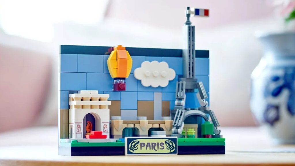 LEGO 40568 Paris Postcard lifestyle 1 featured 1024x576
