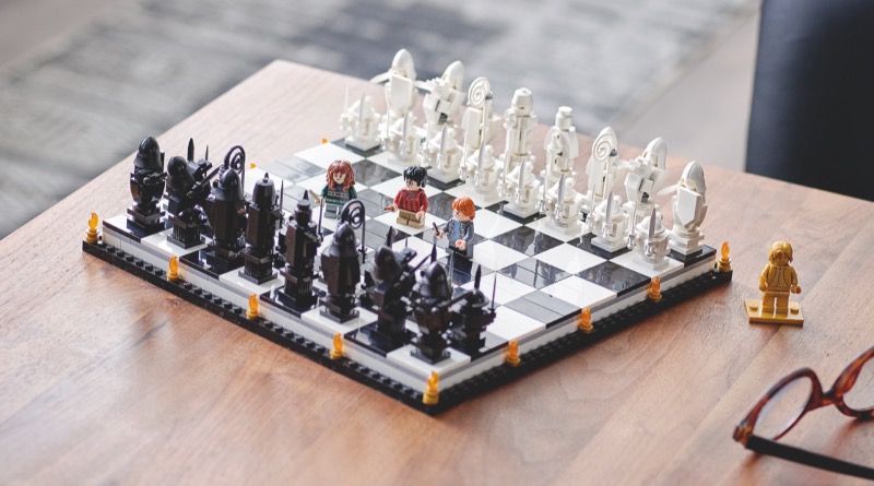 Take a closer look at 76392 Hogwarts Wizard's Chess