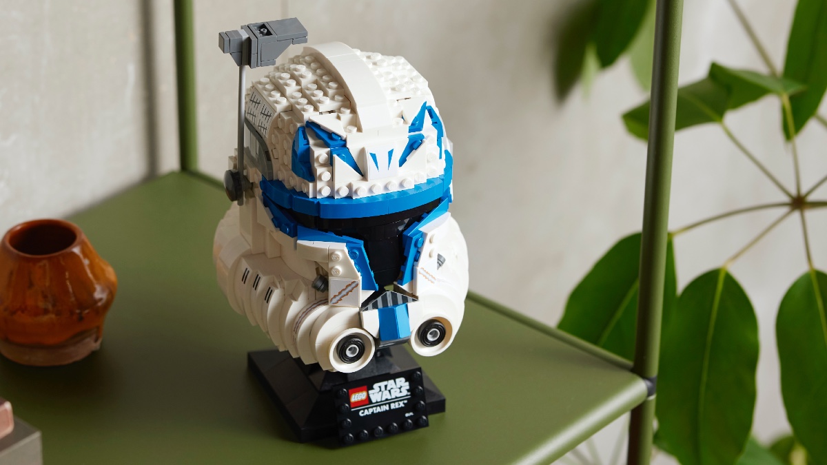 WATCH: LEGO Star Wars Captain Rex Helmet speed review
