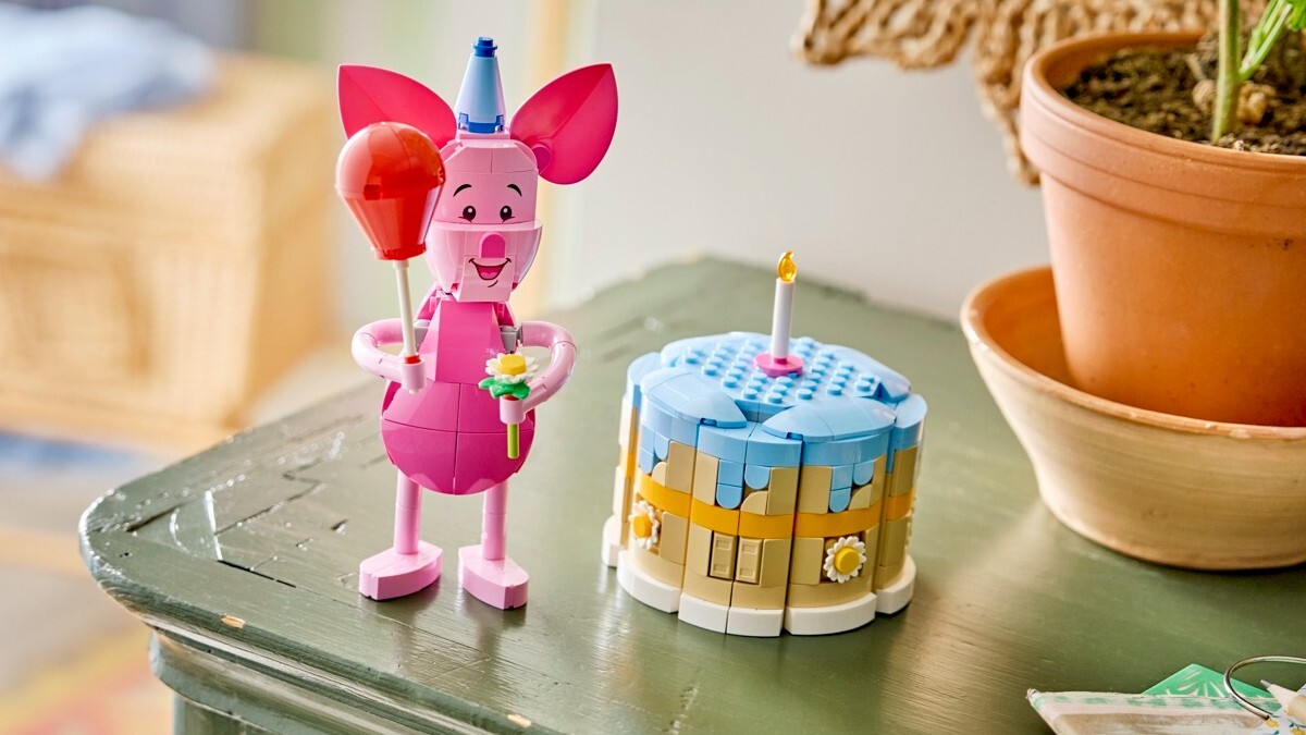 LEGO Disney 43305 Piglets Birthday Fun featured