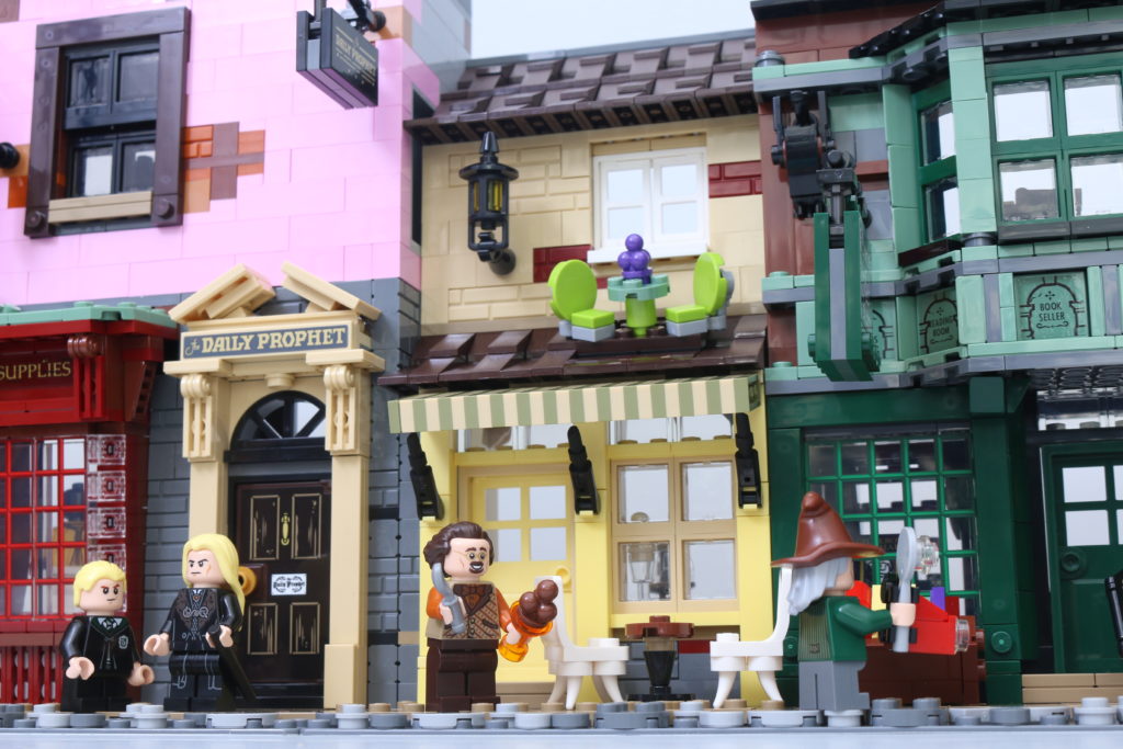 LEGO Harry Potter 75978 Diagon Alley review 4
